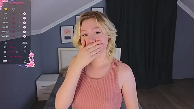 Snapshot of Violet_Willis chatting on October 8, 2025, 10:10 pm Violet Willis online show from October 8, 2025, 10:10 pm