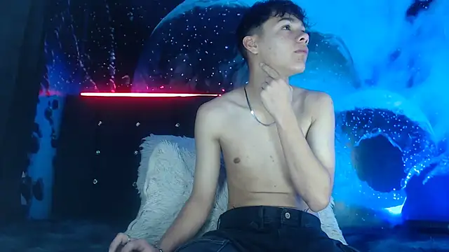 Snapshot of SemerHott chatting on November 1, 2025, 4:23 pm SemerHott online show from November 1, 2025, 4:23 pm