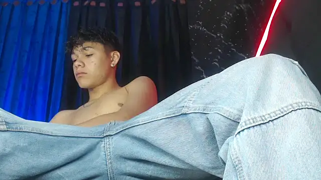 Snapshot of SemerHott chatting on December 3, 2025, 1:21 pm SemerHott online show from December 3, 2025, 1:21 pm