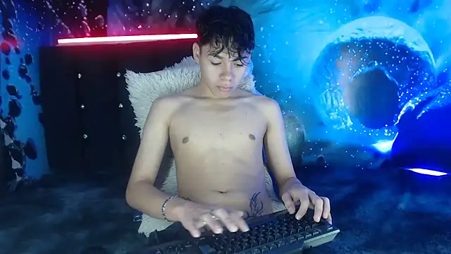 Snapshot of SemerHott chatting on November 2, 2025, 1:27 pm SemerHott online show from November 2, 2025, 1:27 pm