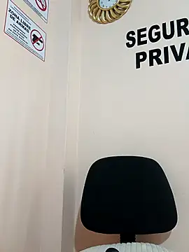 Hannah-colx online show from December 21, 2025, 6:09 pm