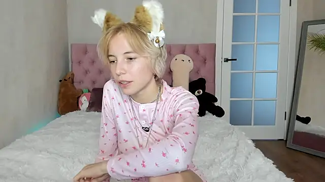 Snapshot of Pink_Lila18 chatting on September 22, 2025, 8:53 am Pink Lila18 online show from September 22, 2025, 8:53 am