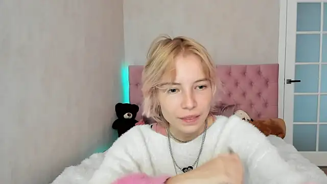 Snapshot of Pink_Lila18 chatting on September 14, 2025, 8:37 am Pink Lila18 online show from September 14, 2025, 8:37 am