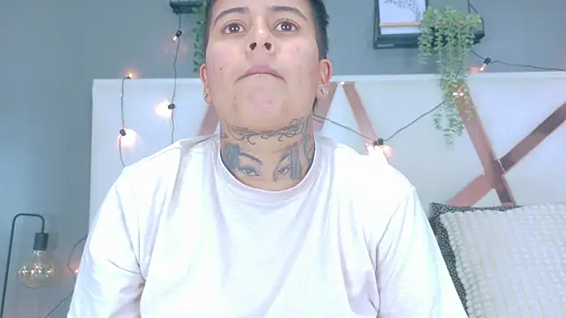 Snapshot of ScarlettVex__ chatting on November 24, 2025, 7:47 pm ScarlettVex online show from November 24, 2025, 7:47 pm