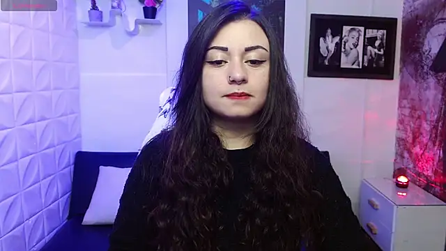 Snapshot of Eva_Roussell chatting on October 31, 2025, 2:35 pm Eva Roussell online show from October 31, 2025, 2:35 pm