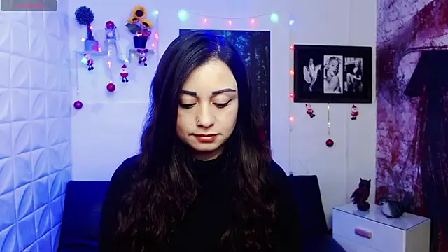 Snapshot of Eva_Roussell chatting on December 14, 2025, 2:33 pm Eva Roussell online show from December 14, 2025, 2:33 pm