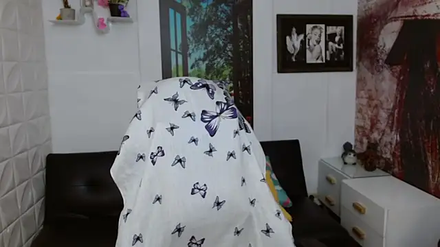 Snapshot of Eva_Roussell chatting on February 12, 2026, 2:28 pm Eva Roussell online show from February 12, 2026, 2:28 pm