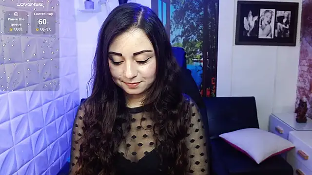 Snapshot of Eva_Roussell chatting on November 13, 2025, 4:00 pm Eva Roussell online show from November 13, 2025, 4:00 pm