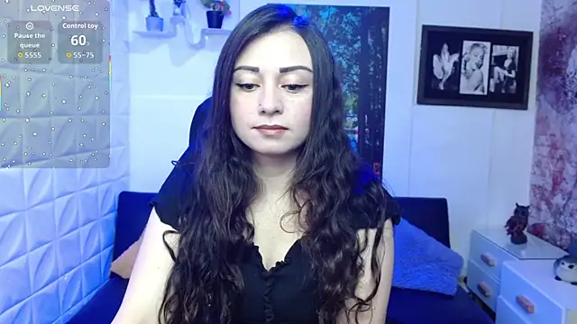 Snapshot of Eva_Roussell chatting on November 27, 2025, 2:17 pm Eva Roussell online show from November 27, 2025, 2:17 pm