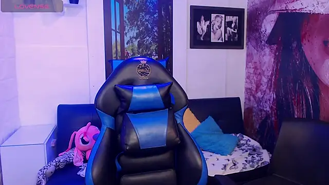 Snapshot of Eva_Roussell chatting on September 19, 2025, 2:32 pm Eva Roussell online show from September 19, 2025, 2:32 pm