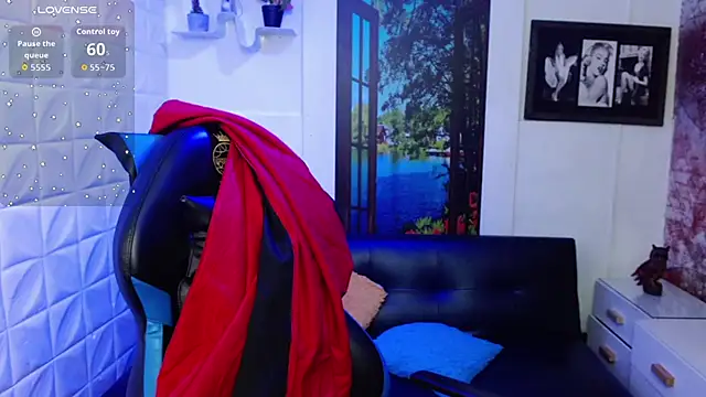 Snapshot of Eva_Roussell chatting on November 18, 2025, 3:37 pm Eva Roussell online show from November 18, 2025, 3:37 pm