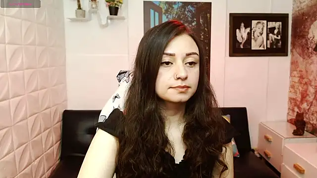 Snapshot of Eva_Roussell chatting on February 2, 2026, 2:38 pm Eva Roussell online show from February 2, 2026, 2:38 pm