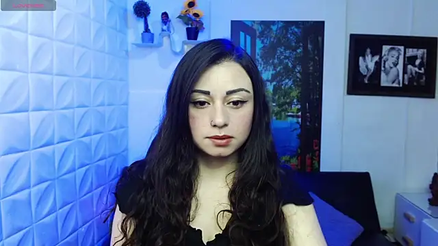 Snapshot of Eva_Roussell chatting on December 1, 2025, 2:40 pm Eva Roussell online show from December 1, 2025, 2:40 pm