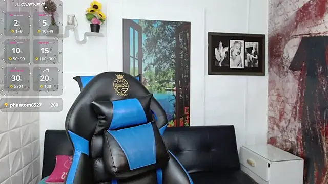 Snapshot of Eva_Roussell chatting on October 10, 2025, 2:40 pm Eva Roussell online show from October 10, 2025, 2:40 pm