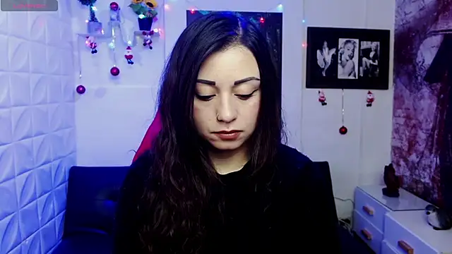 Snapshot of Eva_Roussell chatting on December 5, 2025, 2:37 pm Eva Roussell online show from December 5, 2025, 2:37 pm