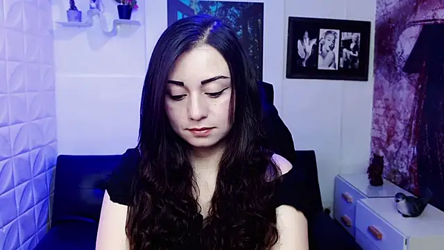 Snapshot of Eva_Roussell chatting on November 12, 2025, 3:05 pm Eva Roussell online show from November 12, 2025, 3:05 pm