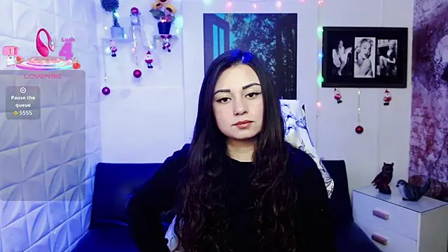 Snapshot of Eva_Roussell chatting on December 16, 2025, 3:38 pm Eva Roussell online show from December 16, 2025, 3:38 pm