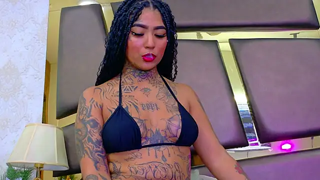 EmilieLake online show from April 21, 2026, 1:42 am