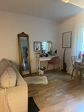 Snapshot of swedishbaddie chatting on October 15, 2025, 12:13 pm swedishbaddie online show from October 15, 2025, 12:13 pm