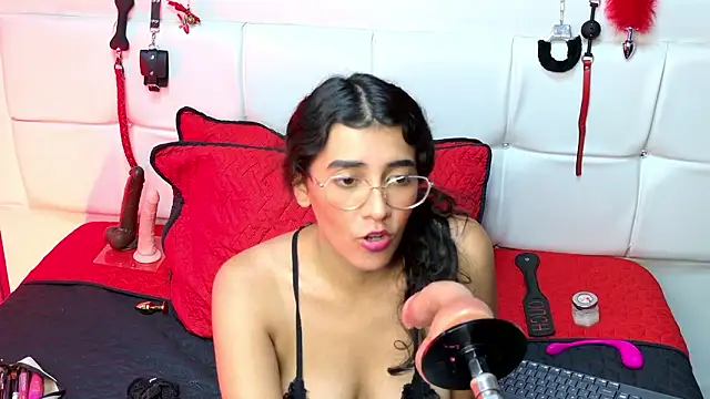 Snapshot of Violet_sl4ve chatting on February 1, 2026, 3:32 pm Violet sl4ve online show from February 1, 2026, 3:32 pm