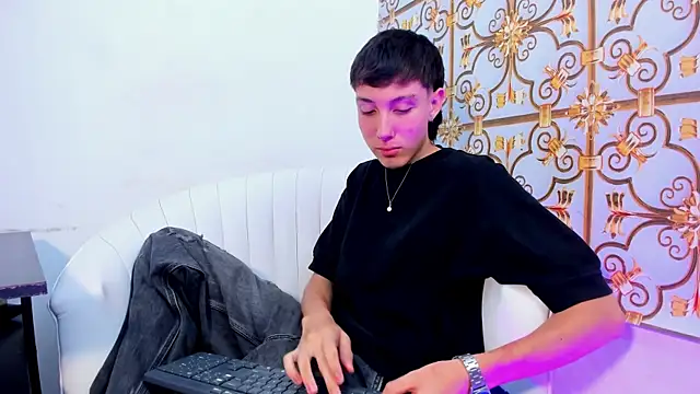 LittleDanny  online show from February 17, 2026, 9:12 pm