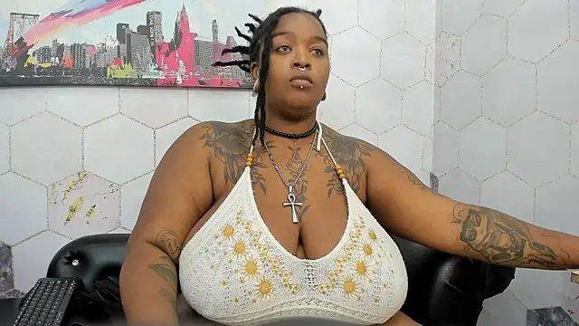 Snapshot of Anaa_Fuentess chatting on September 12, 2025, 11:43 am Anaa Fuentess online show from September 12, 2025, 11:43 am