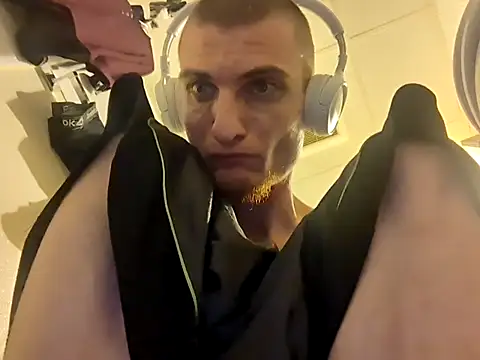 Snapshot of jizzyglizzy92 chatting on March 16, 2026, 7:45 am jizzyglizzy92 online show from March 16, 2026, 7:45 am