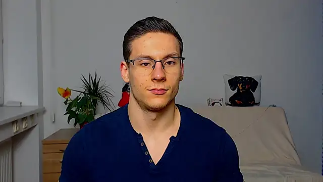 ZeinMiracles online show from December 22, 2025, 8:42 pm