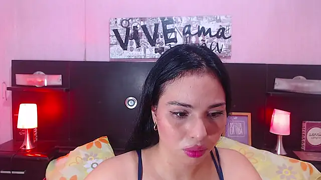 Snapshot of alyssabunnyy chatting on November 9, 2025, 8:24 pm alyssabunnyy online show from November 9, 2025, 8:24 pm