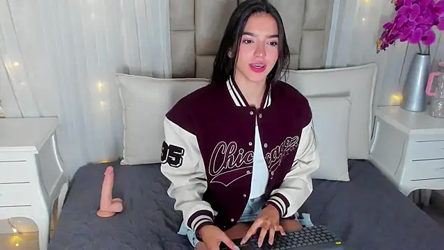 Snapshot of Aleska_romanov_ chatting on September 20, 2025, 11:48 am Aleska romanov online show from September 20, 2025, 11:48 am