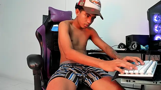 Snapshot of alluringangel0 chatting on October 21, 2025, 2:33 am alluringangel0 online show from October 21, 2025, 2:33 am