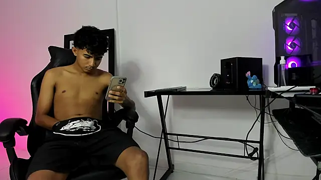 Snapshot of alluringangel0 chatting on September 9, 2025, 4:44 am alluringangel0 online show from September 9, 2025, 4:44 am