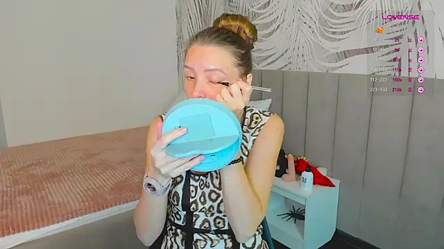 KiaraCaley online show from November 14, 2025, 1:42 am