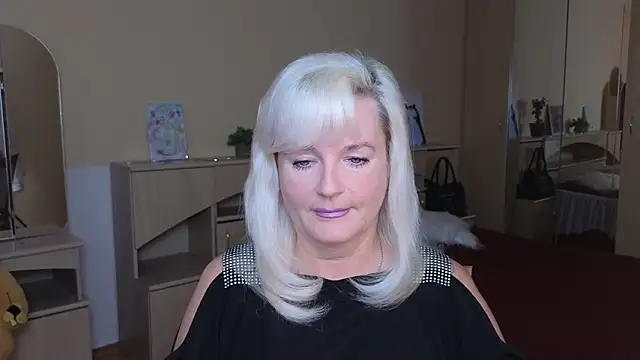 Snapshot of Vina_Vision chatting on October 14, 2025, 11:22 am Vina Vision online show from October 14, 2025, 11:22 am