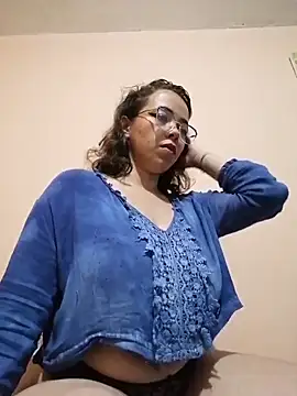 BarbaraLeython1 online show from November 18, 2025, 10:13 pm