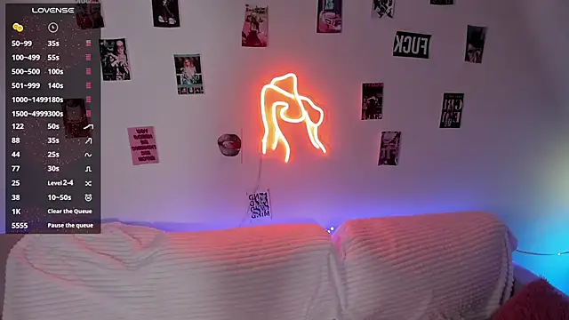 ZoniaEsshaki online show from November 17, 2025, 12:31 pm