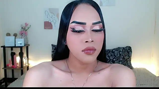 Snapshot of Lessandra_Lust chatting on October 11, 2025, 11:06 pm Lessandra Lust online show from October 11, 2025, 11:06 pm