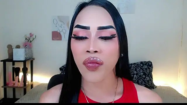 Snapshot of Lessandra_Lust chatting on October 10, 2025, 11:16 pm Lessandra Lust online show from October 10, 2025, 11:16 pm