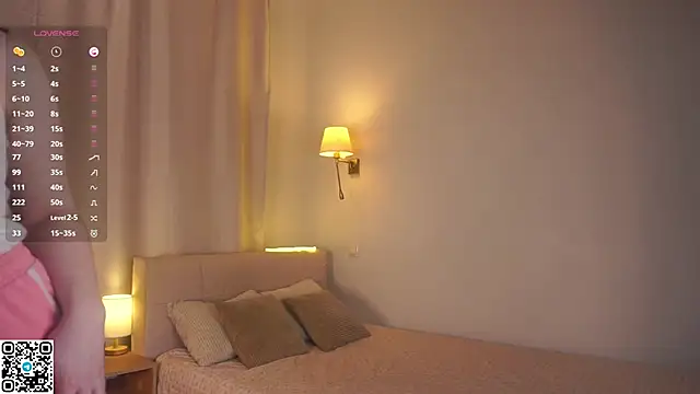 LakeshiaVodopich online show from October 28, 2025, 8:02 am