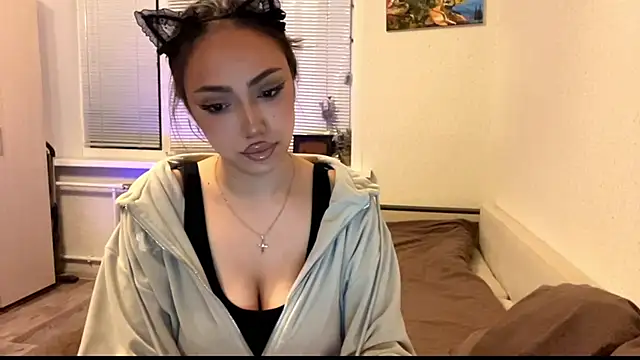 Leaf Unto online show from November 30, 2025, 2:51 pm