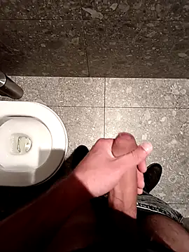 Snapshot of Michael9134 chatting on November 10, 2025, 9:14 am Michael9134 online show from November 10, 2025, 9:14 am