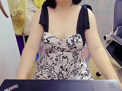 Snapshot of Phuong_Myy chatting on November 19, 2025, 3:45 pm Phuong Myy online show from November 19, 2025, 3:45 pm