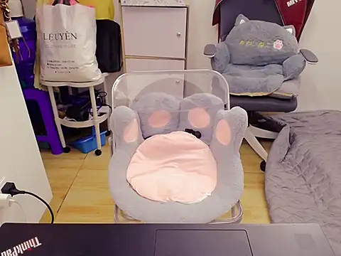 Snapshot of Phuong_Myy chatting on November 20, 2025, 3:56 pm Phuong Myy online show from November 20, 2025, 3:56 pm