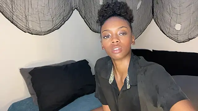 Trixie luv1 online show from October 16, 2025, 12:46 pm