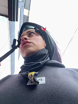 AlannaEvons online show from November 10, 2025, 5:40 pm