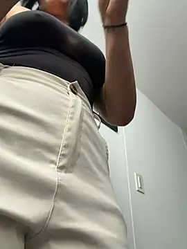 Snapshot of AlannaEvons chatting on February 13, 2026, 7:03 pm AlannaEvons online show from February 13, 2026, 7:03 pm