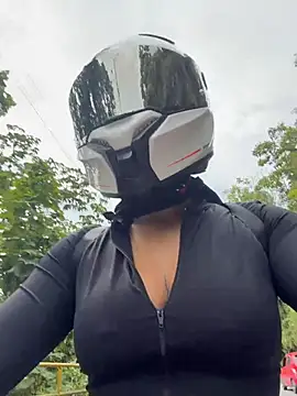 AlannaEvons online show from April 10, 2026, 7:21 pm