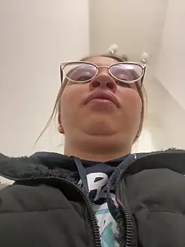 mia skys online show from February 10, 2026, 11:20 am