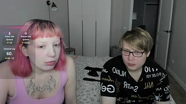 Couple Molly online show from October 20, 2025, 6:08 pm