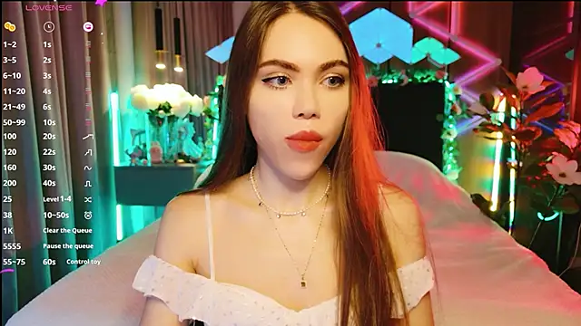 MimiFors online show from September 29, 2025, 4:23 pm